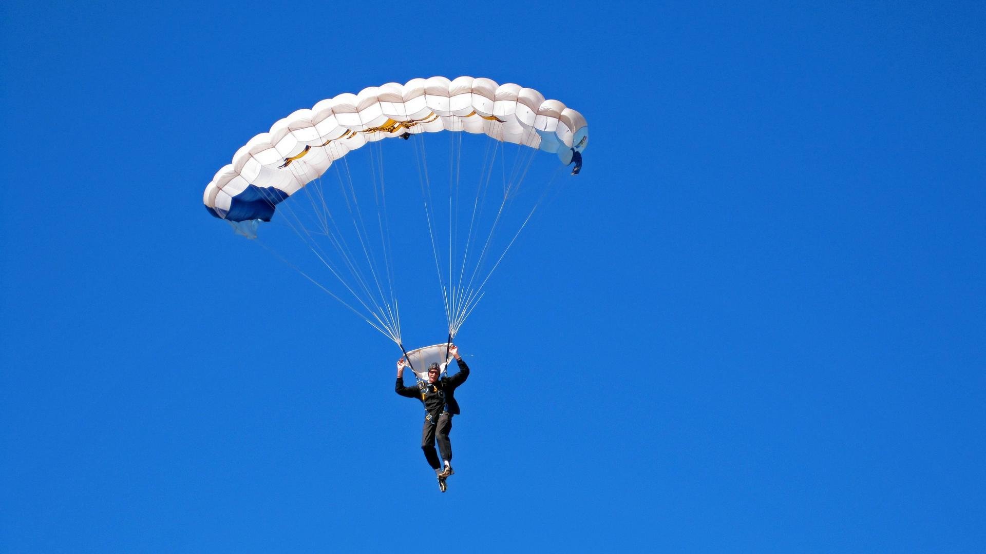 冠军球队球员家庭探访活动:点燃社区温情的火焰